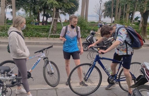 Cycling around the West Lake